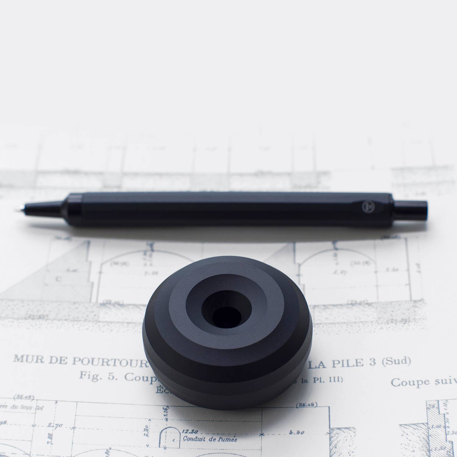 Paperweight/Pen holder Black-DutchMills