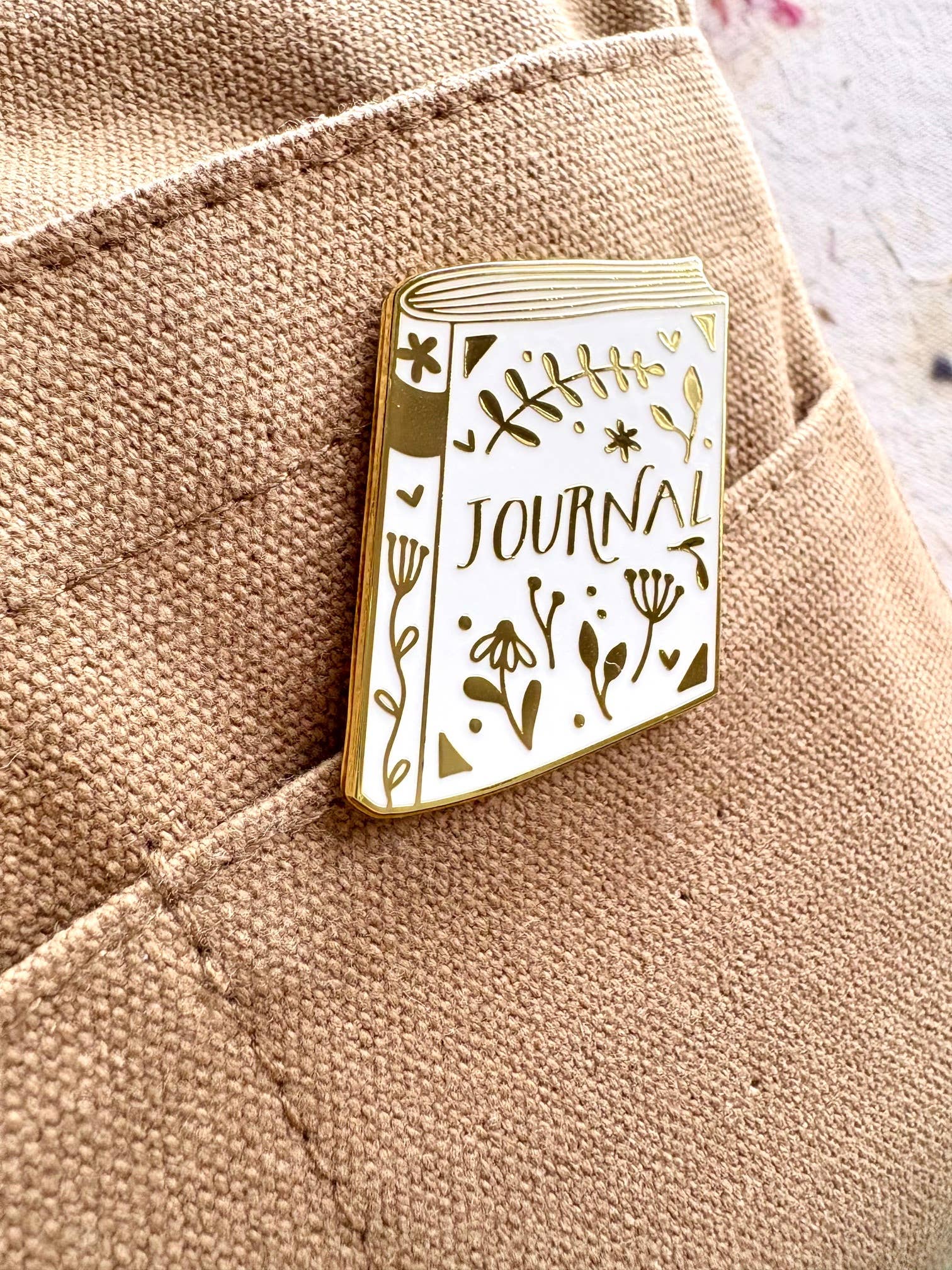 Enamel pin Journal-DutchMills