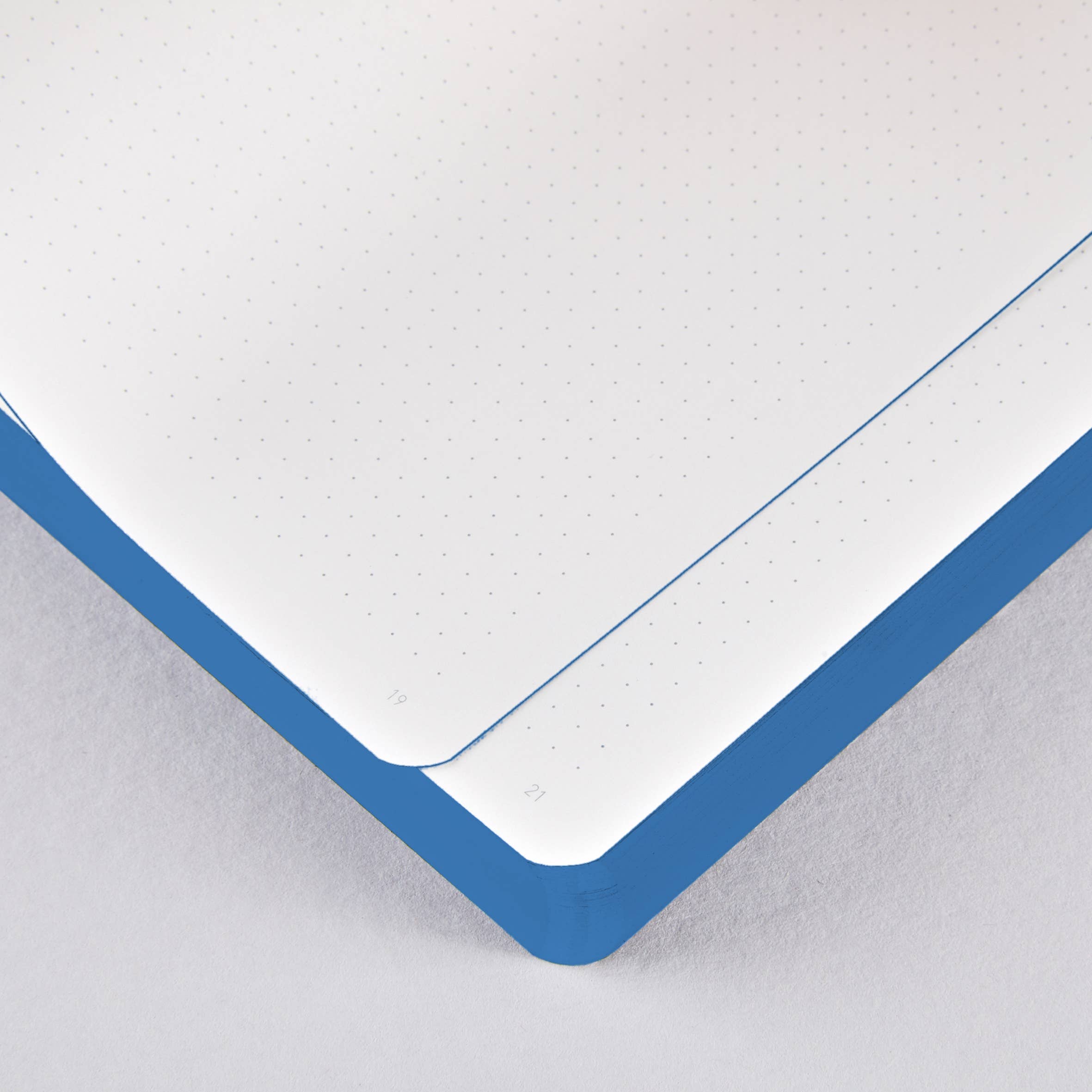 Voyager L Light - Lips | Notebook A5+ | 3.5 mm Dot Grid-DutchMills