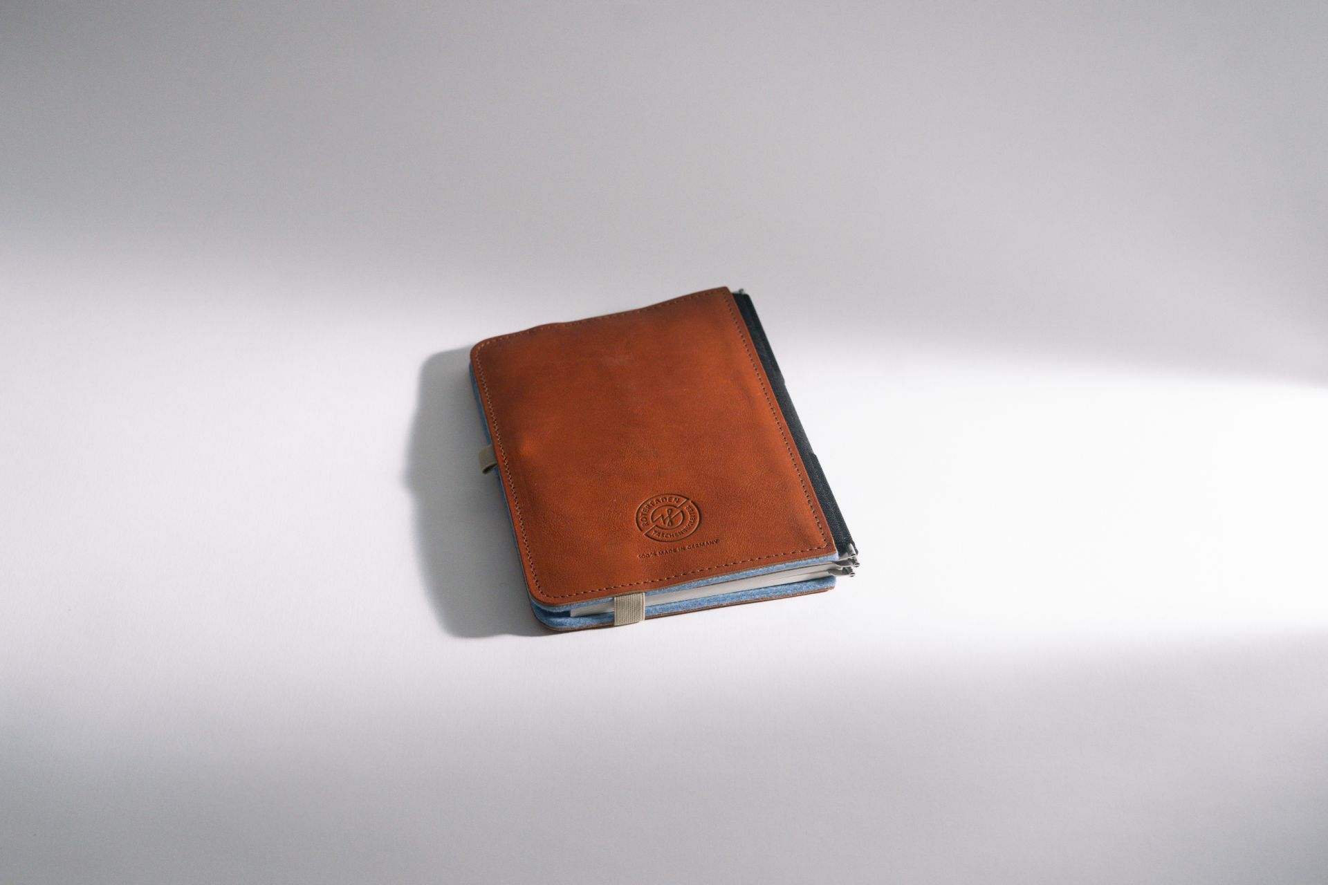 Roterfaden - Taschenbegleiter - Leather LTD_034- M-Taschenbegleiter-DutchMills