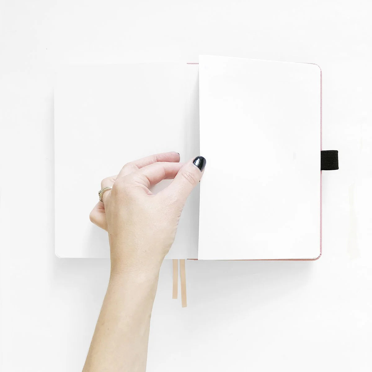 Archer & Olive - Traveler's Vintage Library in Lilac-Notitieboek-DutchMills