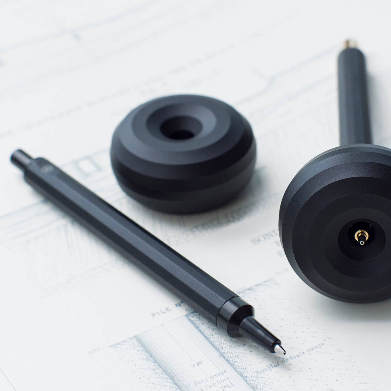Paperweight/Pen holder Black-DutchMills