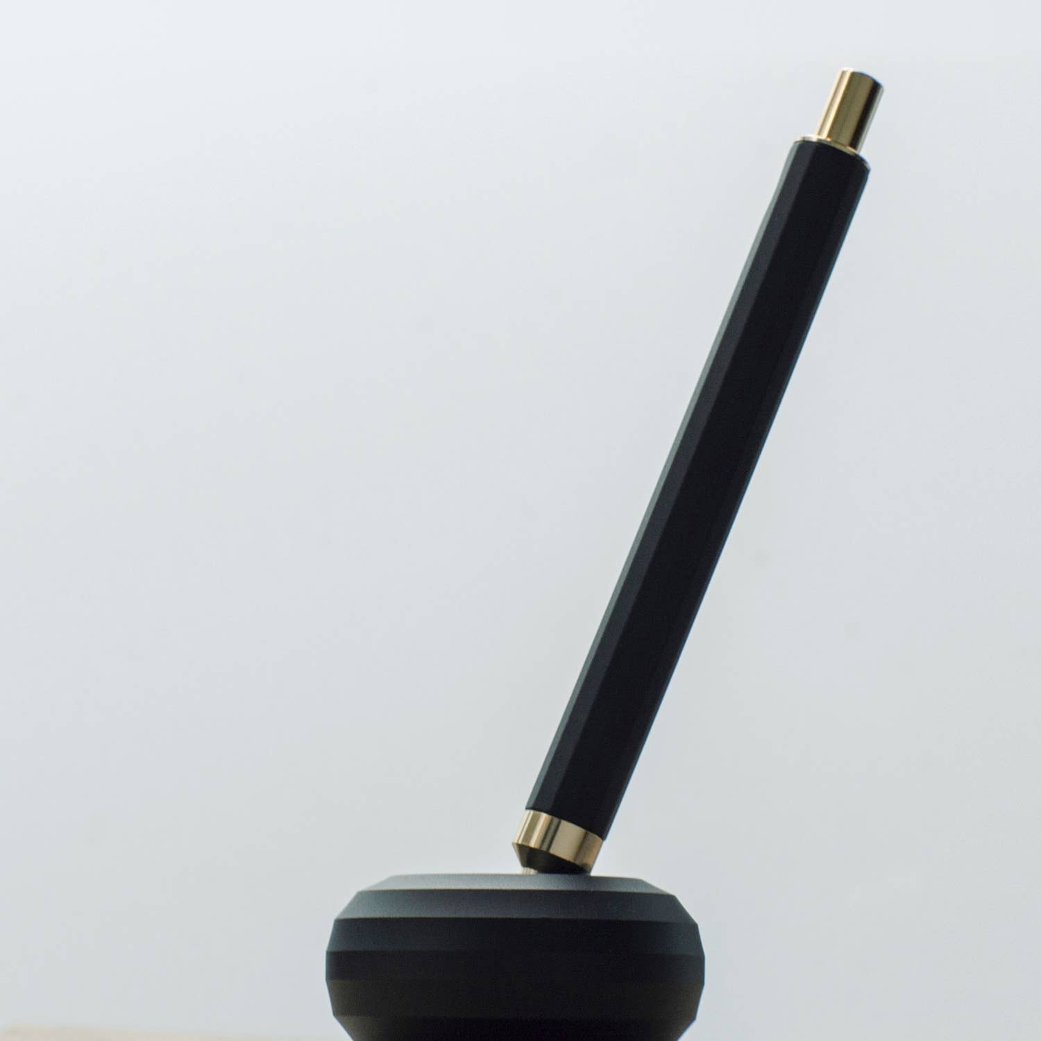 Paperweight/Pen holder Black-DutchMills