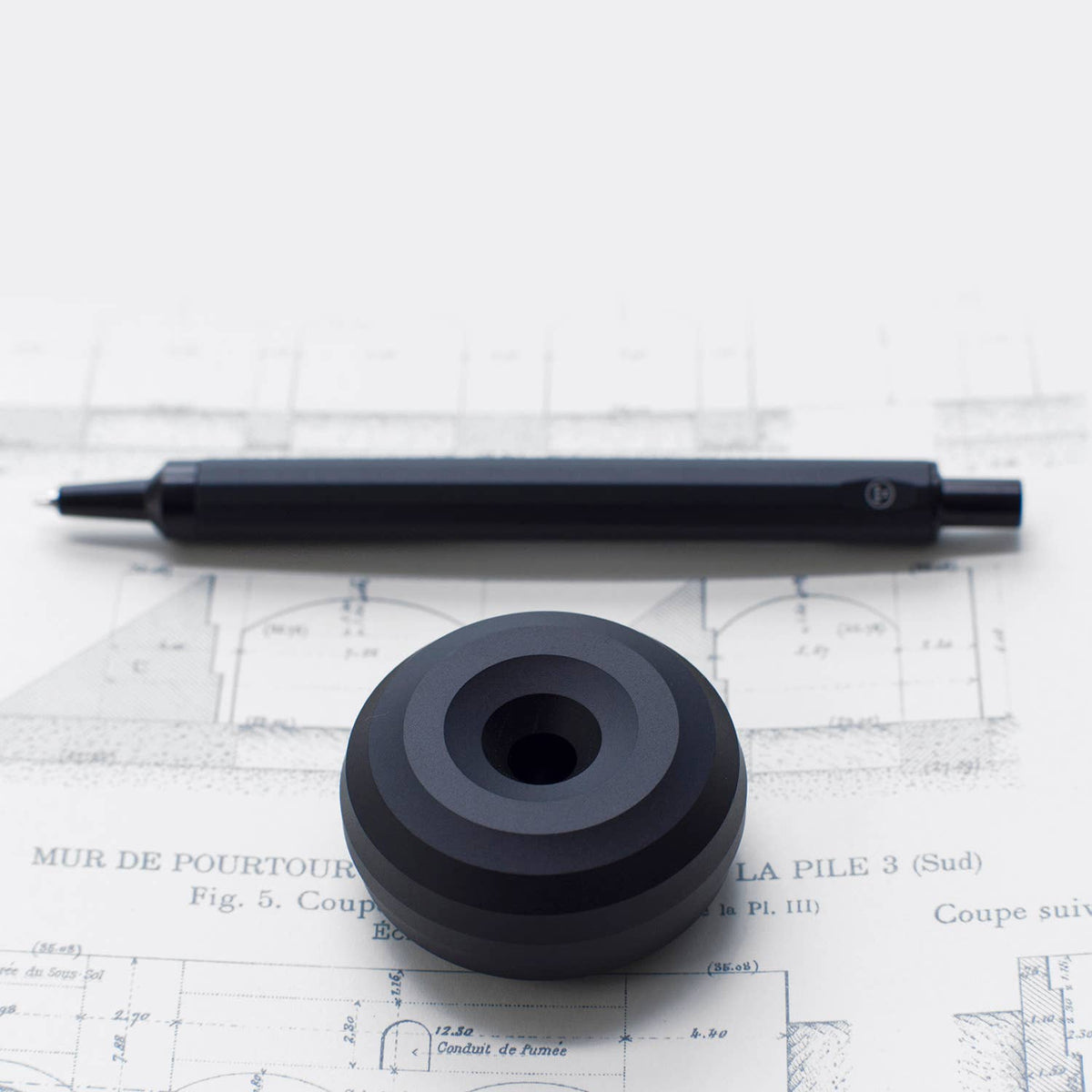 Paperweight/Pen holder Black-DutchMills