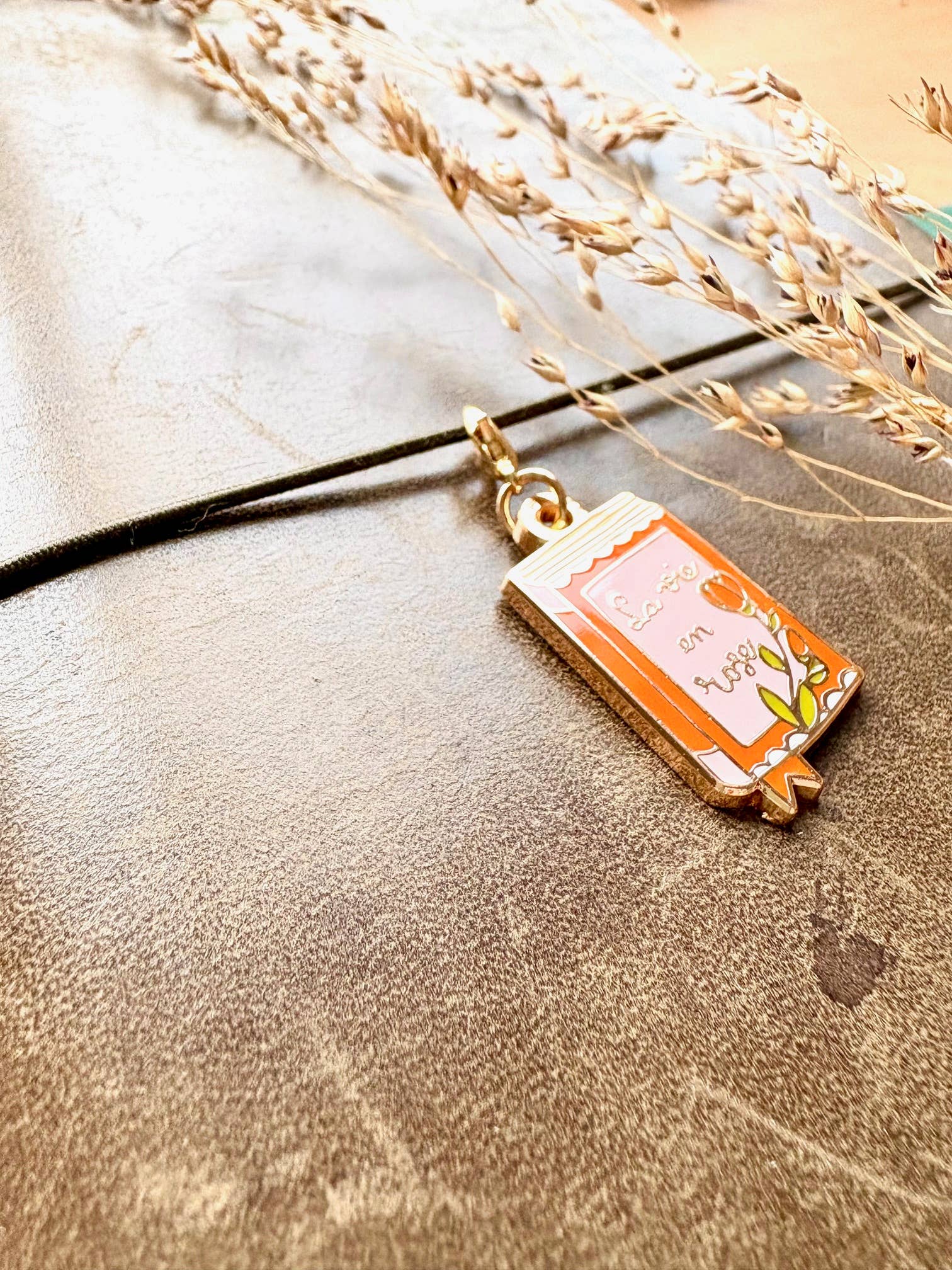 Enamel charm - Book-DutchMills