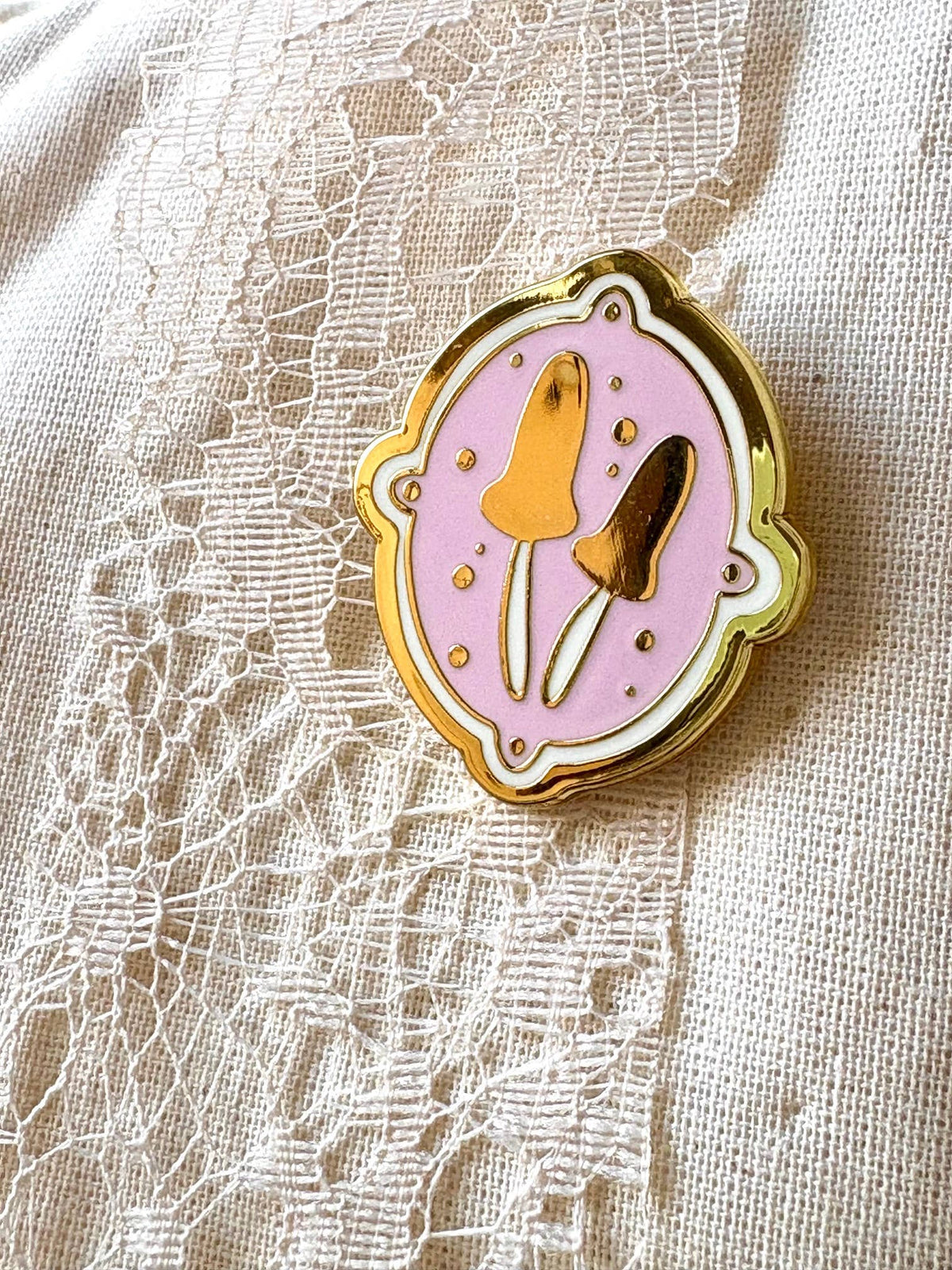 Enamel pin - Mushrooms-DutchMills